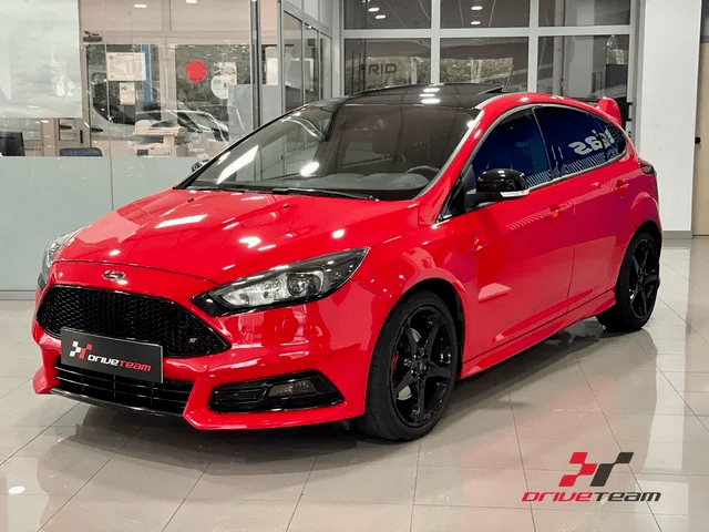 FORD FOCUS RED&BLACK Edition 182CV FORD FOCUS RED&BLACK Edition 182CV