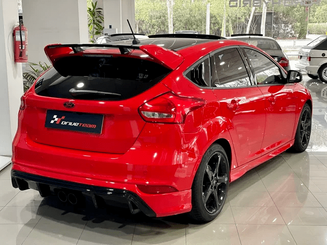 FORD FOCUS RED&BLACK Edition 182CV FORD FOCUS RED&BLACK Edition 182CV